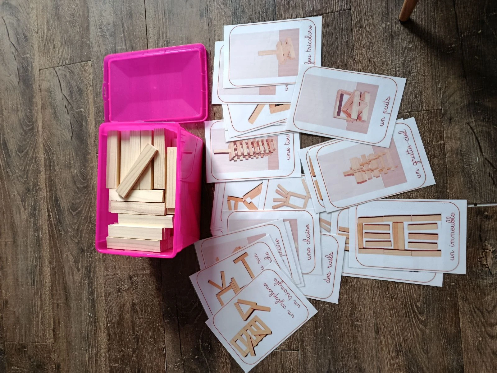 Lot de bûchettes avec fiches plastifiées 